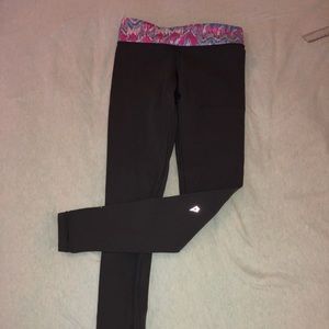 comfortable athletic grey leggings